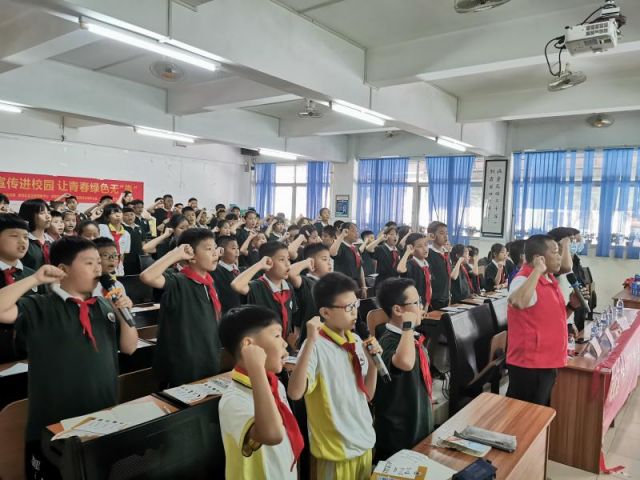 禁毒宣傳進(jìn)校園，讓青春綠色無毒 (2).jpg