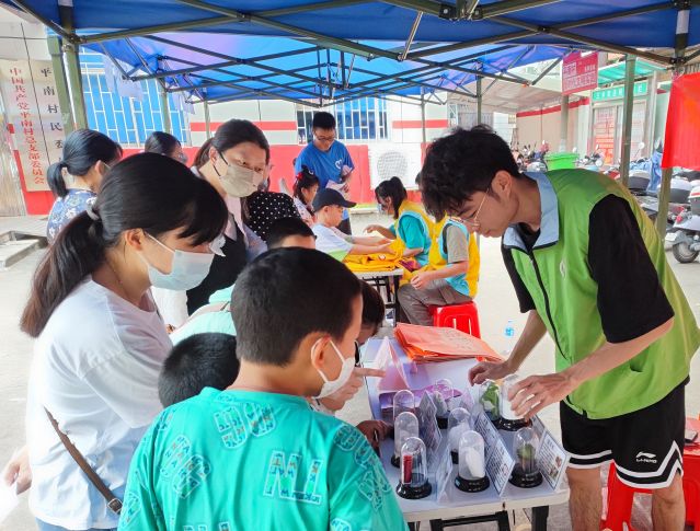 三鄉(xiāng)鎮(zhèn)開展“親子游園樂融融，大手小手齊禁毒“宣傳活動圖片2.jpg